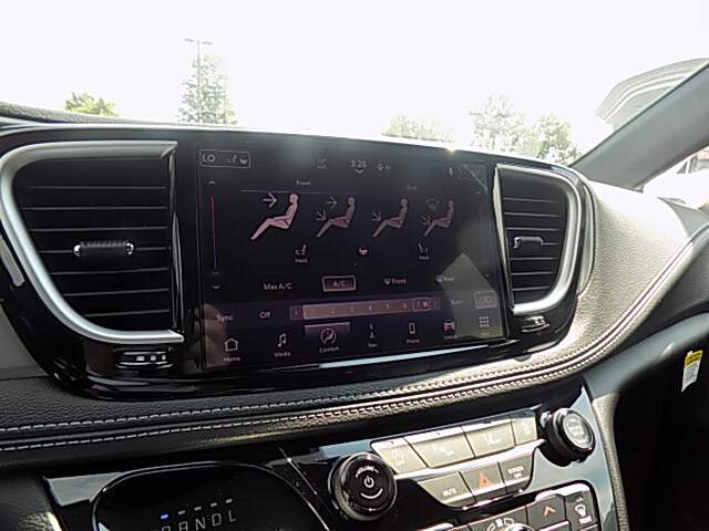  2027 Chrysler Pacifica Image: 10