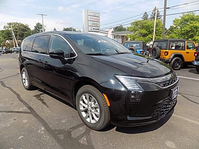  2027 Chrysler Pacifica Image: 1