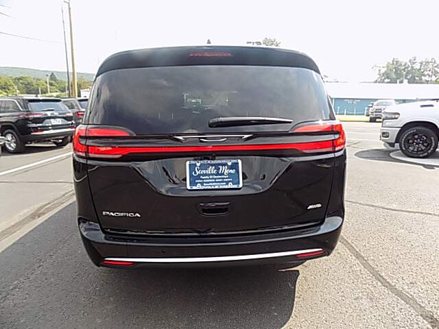  2027 Chrysler Pacifica Image: 4
