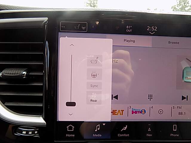  2027 Chrysler Pacifica Image: 10