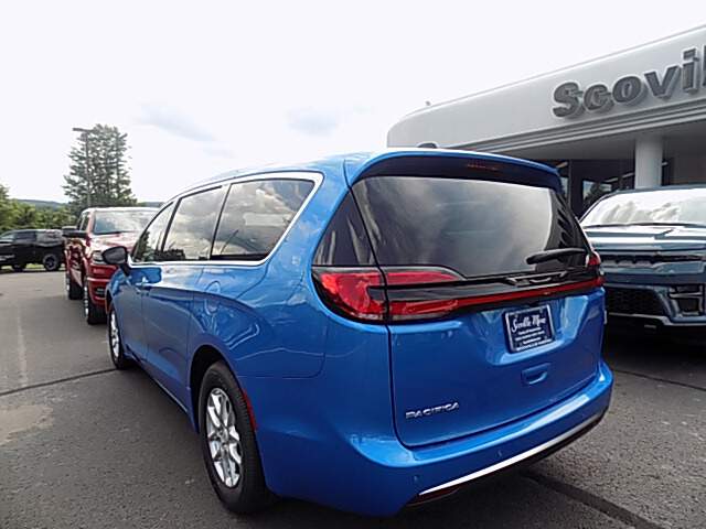  2027 Chrysler Pacifica Image: 4