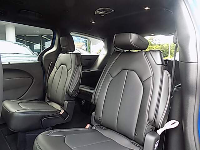  2027 Chrysler Pacifica Image: 6