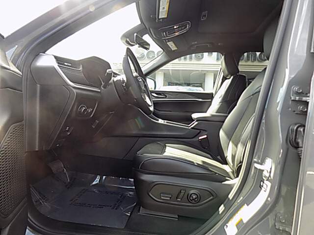  2027 Jeep Grand Cherokee L…