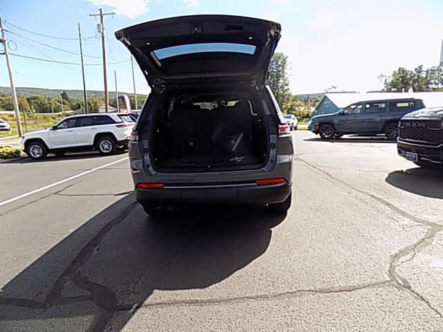  2027 Jeep Grand Cherokee L…