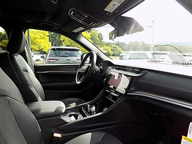  2027 Jeep Grand Cherokee L…