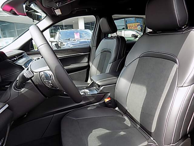  2027 Jeep Grand Cherokee L…